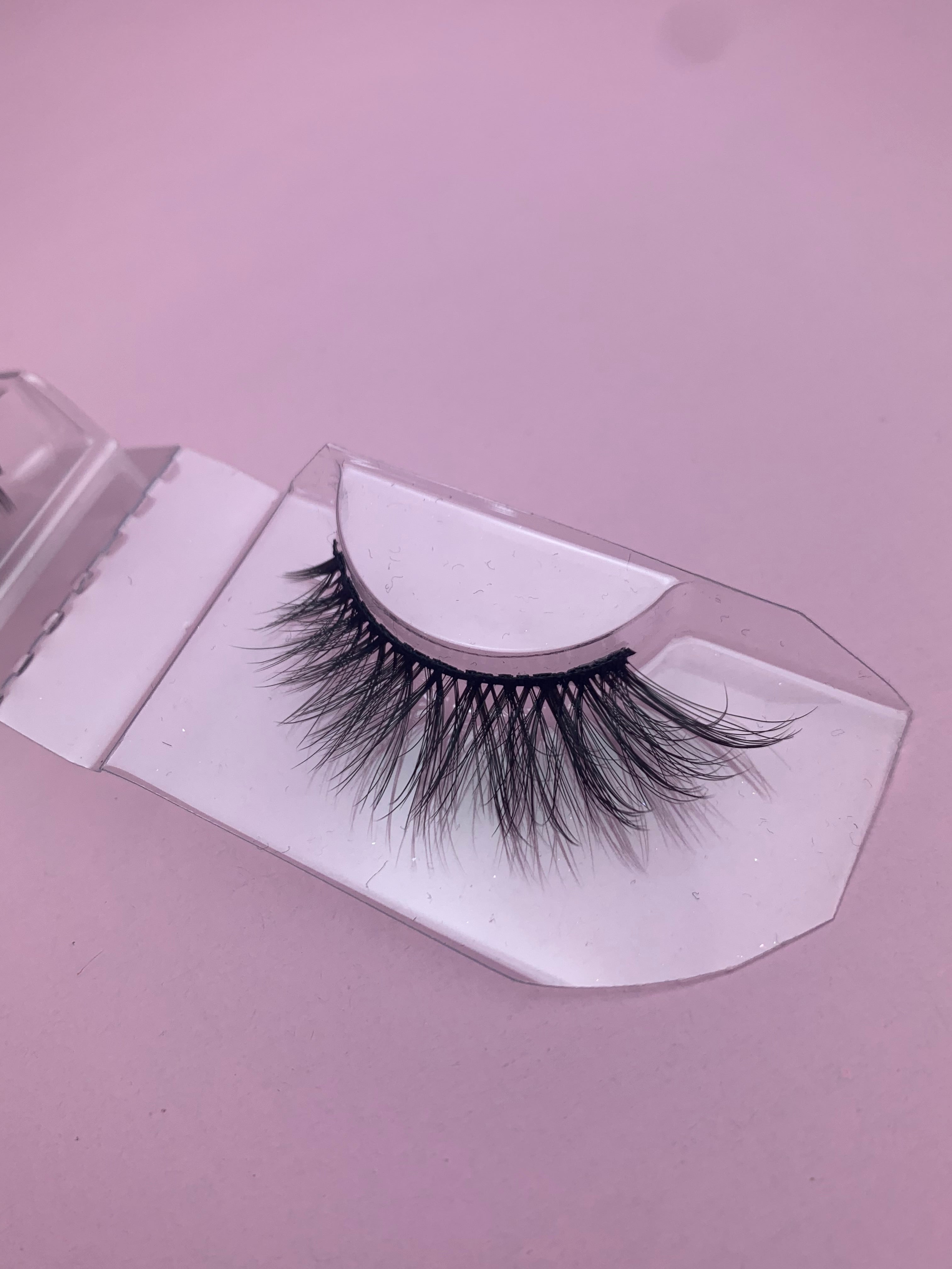 Foxy Lashes thumbnail