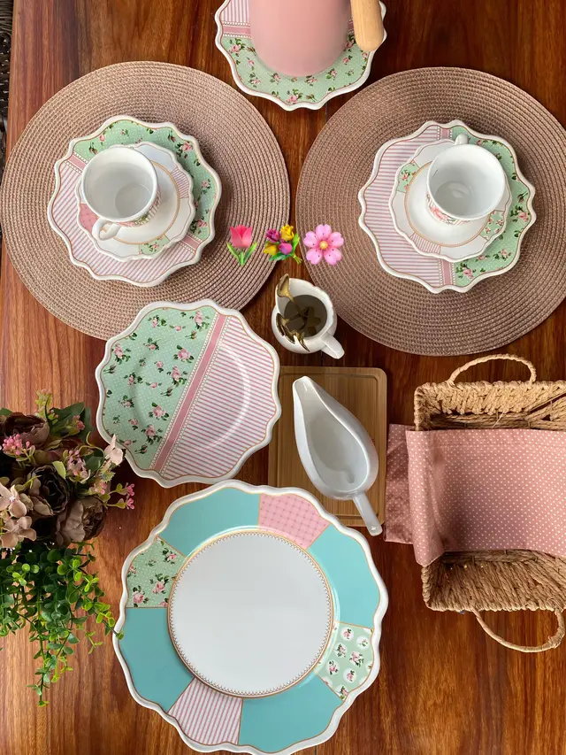 Uma mesa para um café tranquilo no domingo  💖🌷☕️🍰 #fyp #mesaposta 