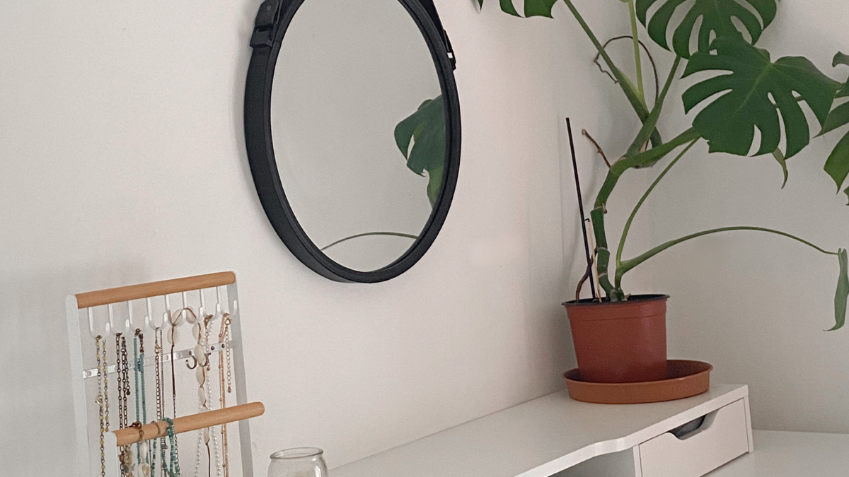 BioSite banner for @Connie