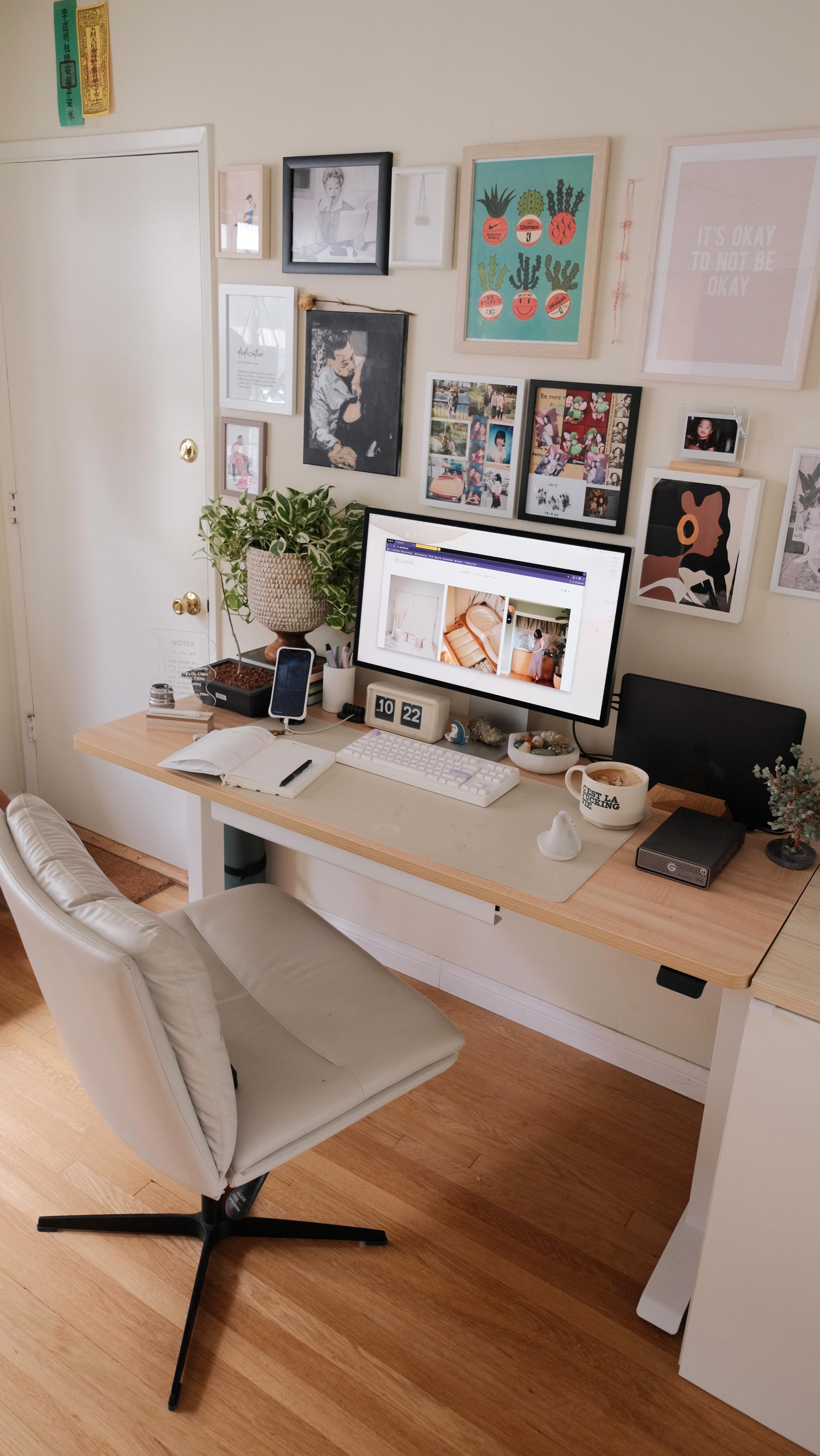 @branchfurniture made a desk for those who can’t sit still like me🤭 anyone else? 

Growing up, I had a shared room with 