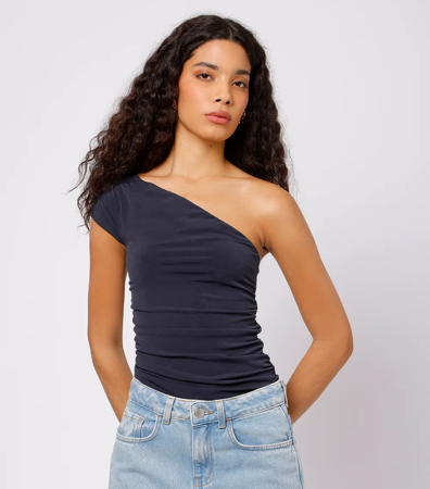 Blusa assimétrica preta  thumbnail