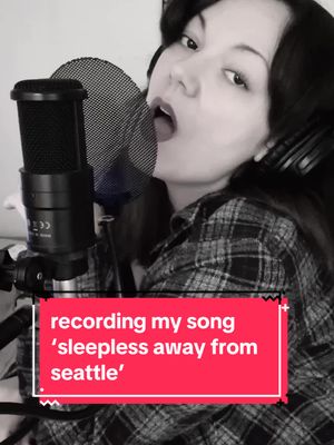 ‘sleepless away from seattle’ 🌃💿 another new track I’m recording for my new album Town Dwellers #seattle #womeninmusic 