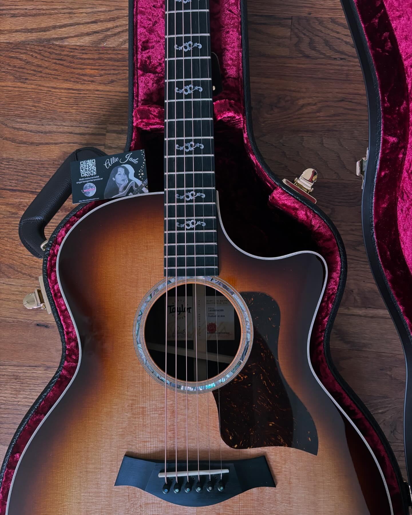 welcome to the party 🎈 to my dream guitar.. bc it’s finally in my hands! A Taylor 414CE V-Class Grand Auditorium. I had 