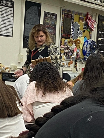 English learners at Arlington High in Riverside learn English through their stories - Column thumbnail