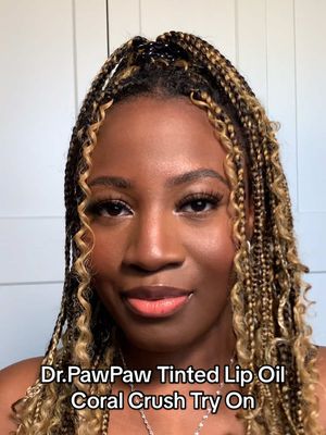 See how the new tinted lip oils from @Dr.PAWPAW swatch on two-tone lips 👄  I found them to be buildable and that I had t