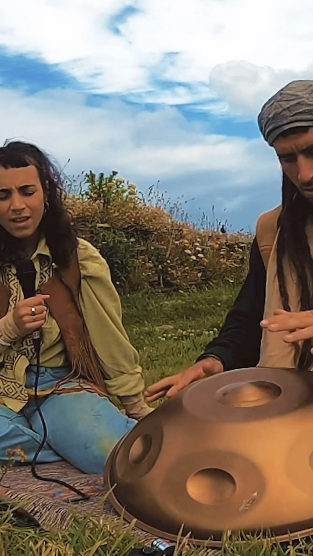 Open heart frequency at love garden Tintagel Castle 💛🍏

Played on F Pygmy 13 432hz @meridianhandpans 

#love #frequency 