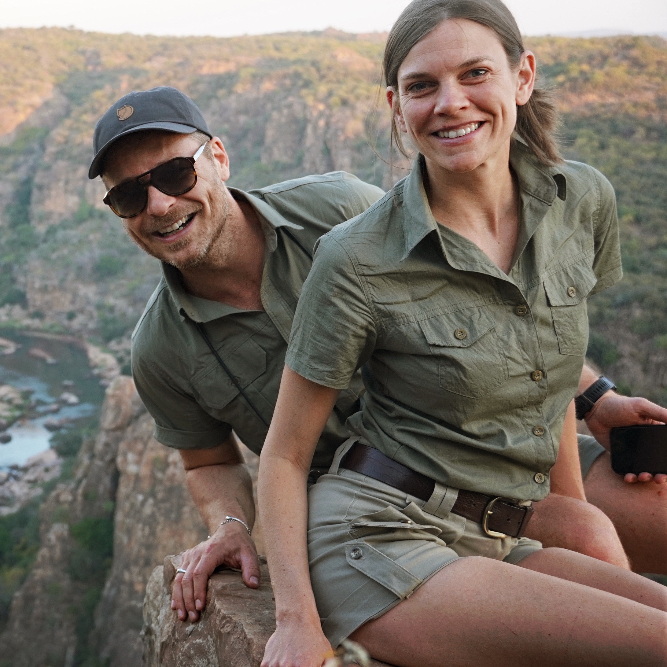 Unsere WEBSITE: Traum-Safaris, Volunteering-Projekte & Wildnis-Kurse thumbnail