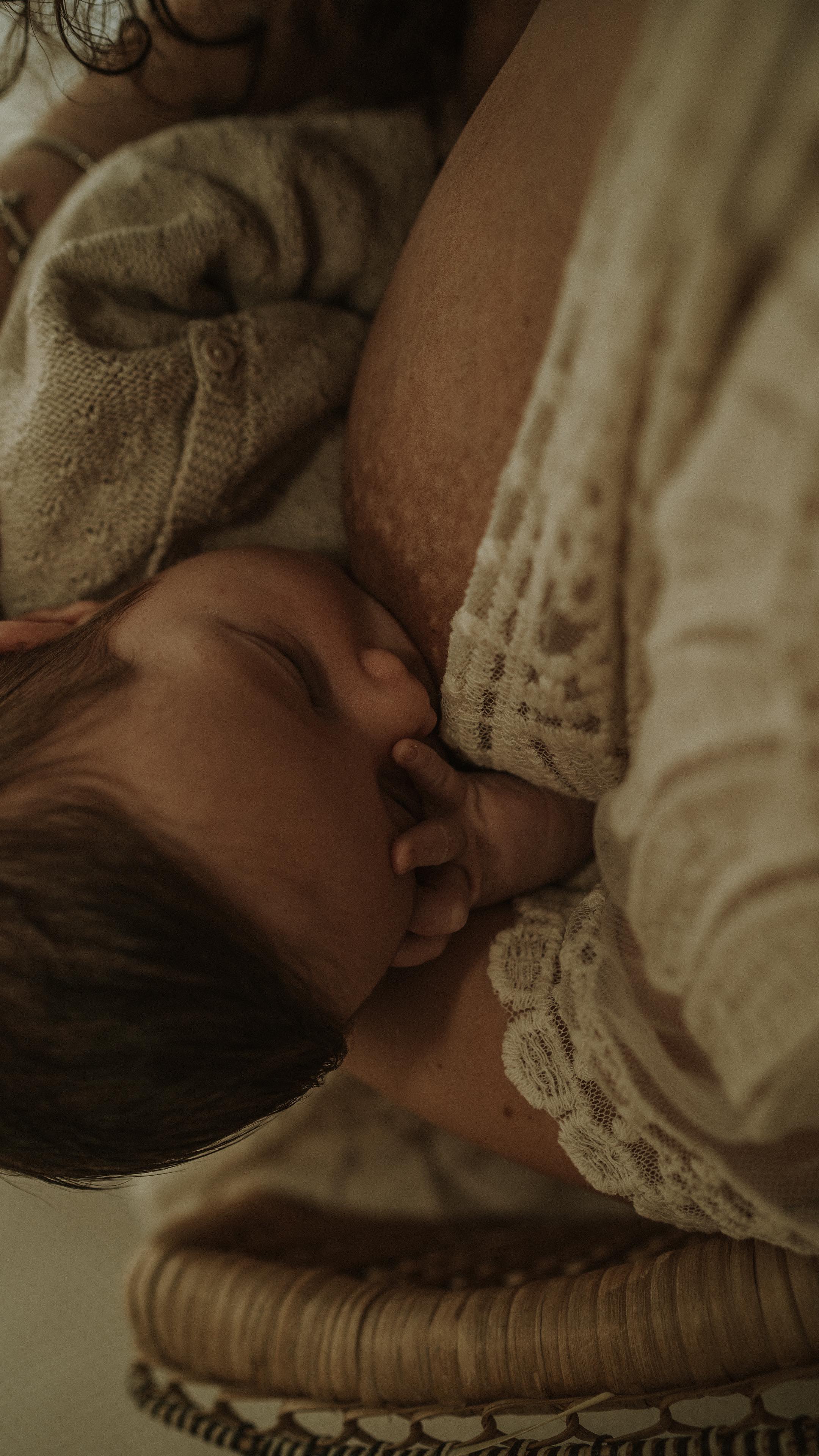 #motherhood ✨
•
•
•
•
•
•
#soulful_moments#soulfulmoments#maternity#breastfeedingmom#photography#motherhoodphotography#n