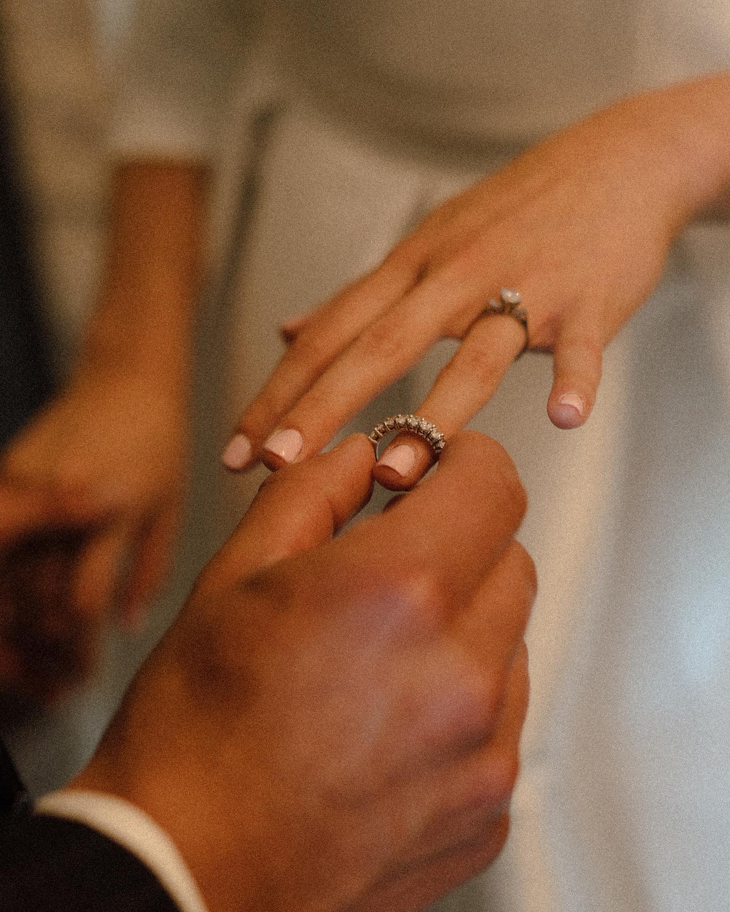 WITH THIS RING 
•
•
•
•
#londonweddingphotographer#ukweddingphotographer#londonwedding#townhallwedding#wedding#cityoflon