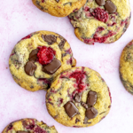 Schoko Cookies mit Himbeeren thumbnail