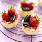 Mini Oreo Cheesecakes mit Erdbeerpüree  thumbnail