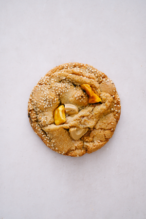 Cookies mit Mango, brauner Butter und Sesam thumbnail