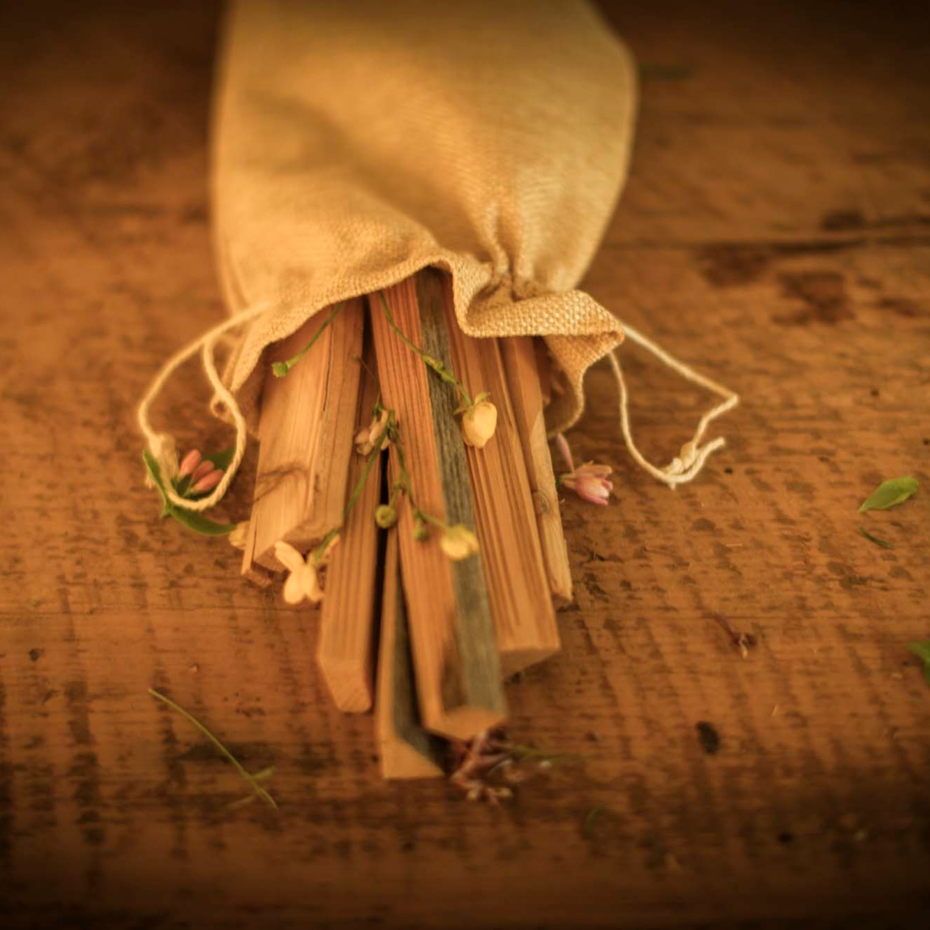 WESTERN RED CEDAR SMUDGE STICKS thumbnail