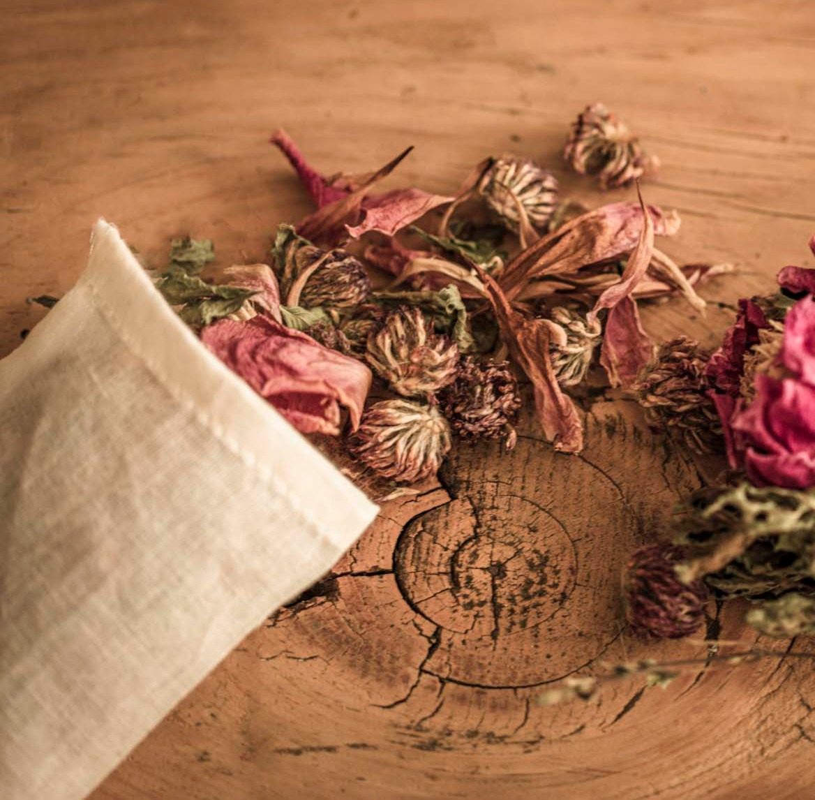 Peony Yoni Fairy Dust | Wildcrafted Yoni Steam Blend – WYLDE GOLD thumbnail