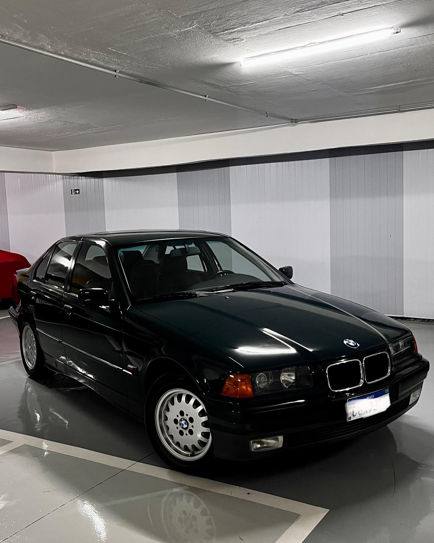 BMW 325i 1994 com apenas 73538 km, câmbio manual, carro todo original, preservado em galpão…
Interessados chama no direc