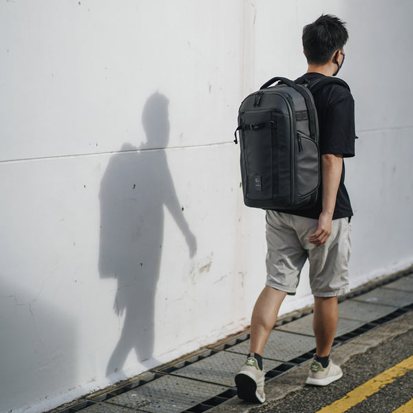 Honest Review: Nomatic x Peter McKinnon Camera Pack by Hanliang thumbnail