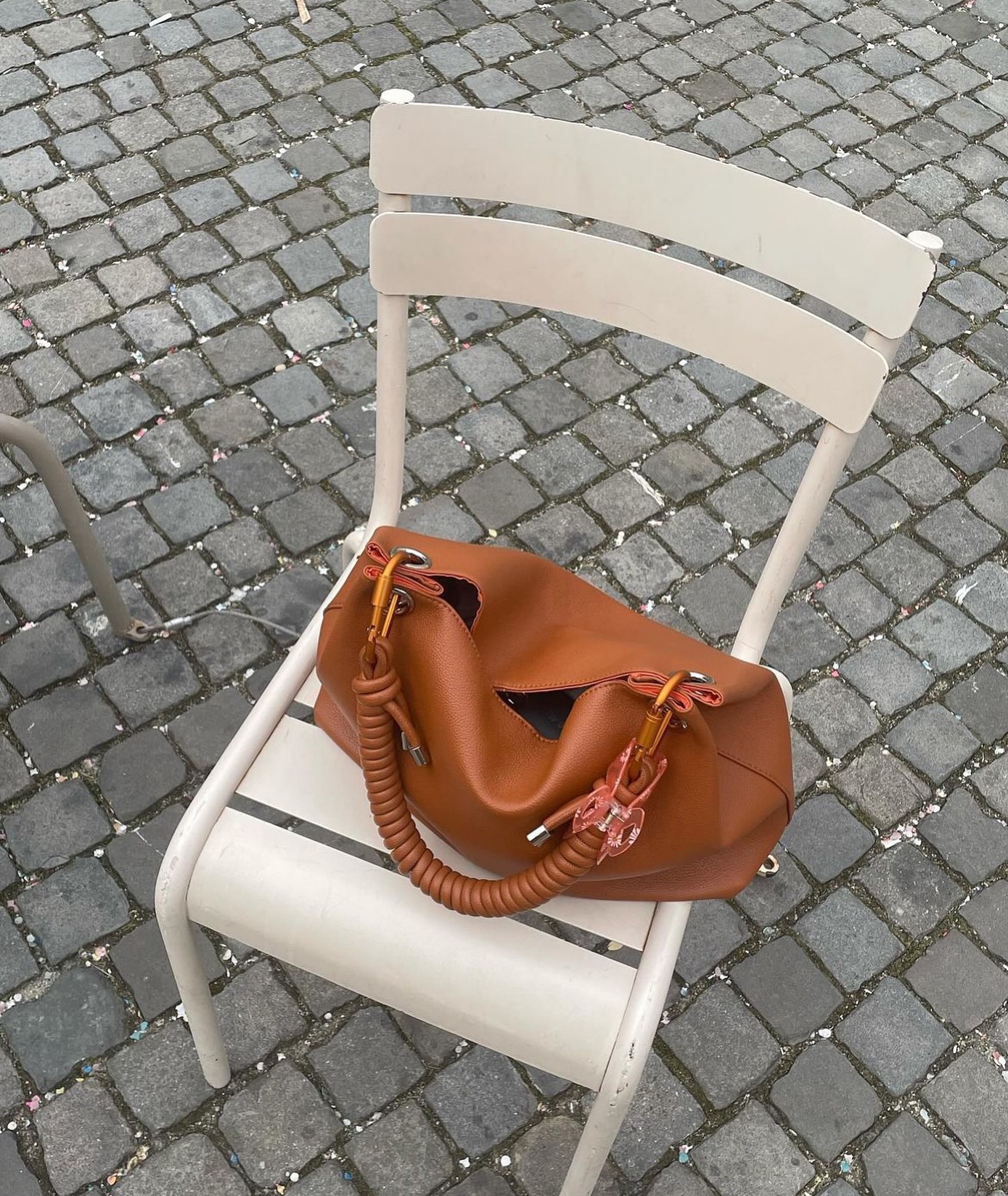 Vuelve a la rutina con el bolso todoterreno ideal, el modelo Petra marrón 🍂🫧✨🌸