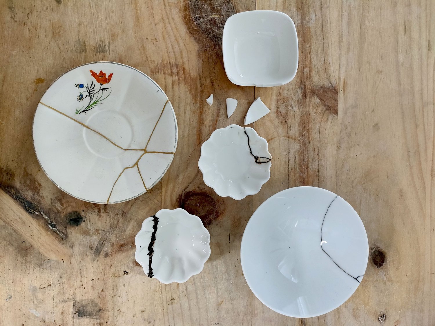 Kintsugi tradicional con oro - 24 de abril thumbnail