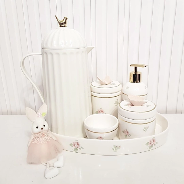 Kit Higiene Bebê Floral Branco e Rosé com filete dourado - Térmica Bird thumbnail