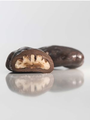 Toffee, crunchy pecans and rich chocolate, yeees please! Watch as we handcraft our caramelized Pecan Toffee covered in C