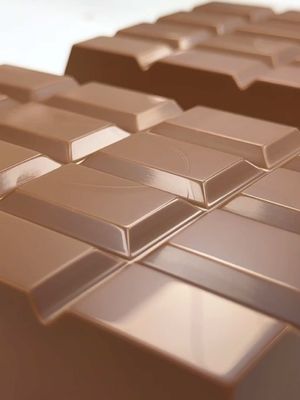 Another look at our handcrafted Dubai Chocolate! Starting of with a crunchy kadayif, follow up with a rich pistachio pra