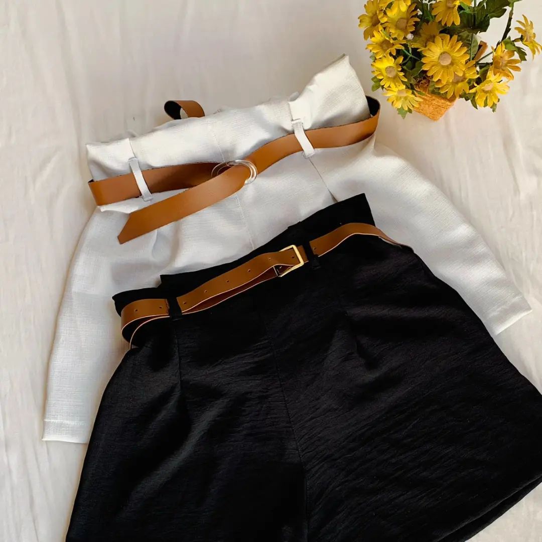 SHORT CINTO ( cinto removível).

Tamanho único: vestindo do 36 ao 42
verificar disponibilidade de cores
.
. Valor: R$39,