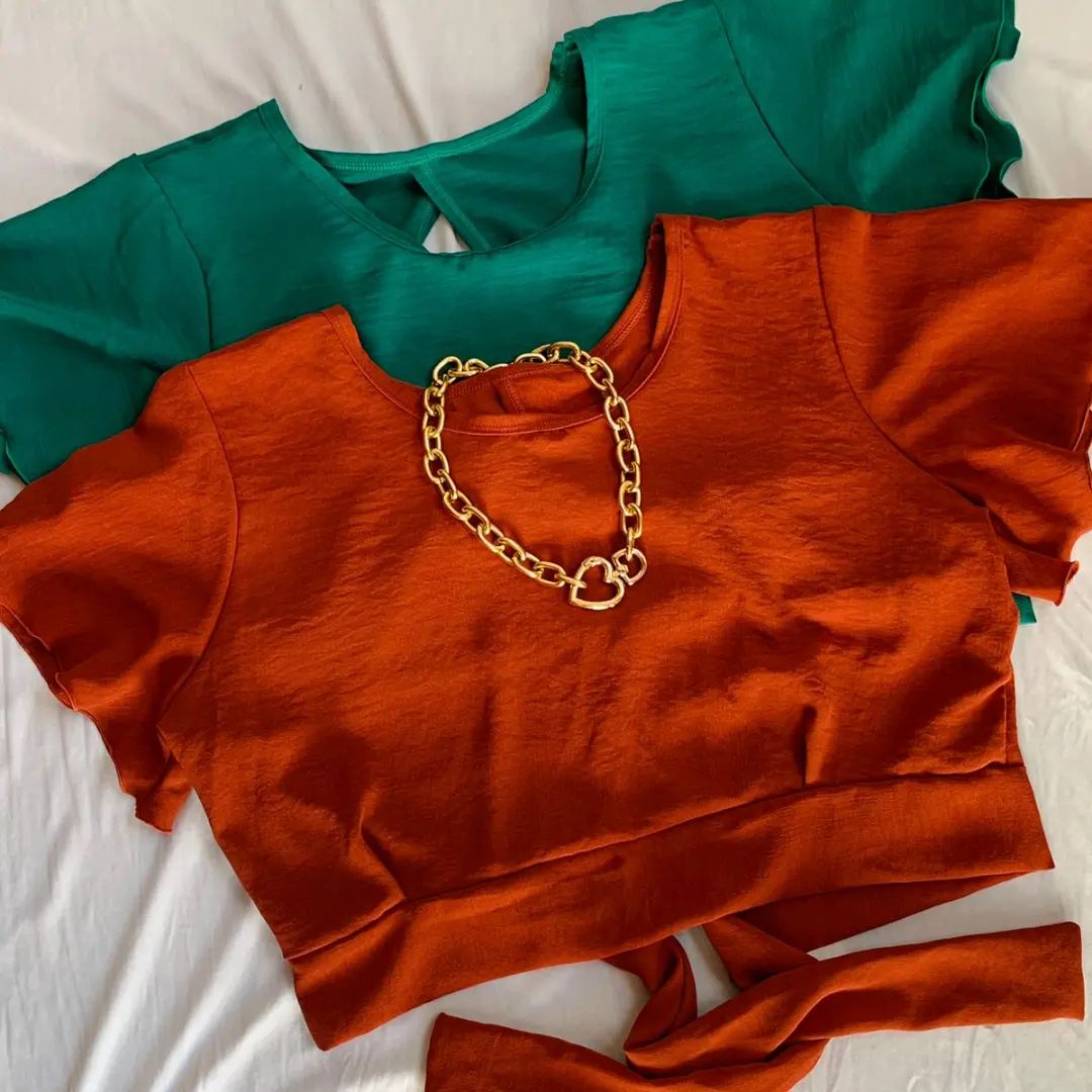 BLUSINHA COM MANGA
.
. Tecido: Crepe Dunas

Tamanho único: vestindo do 36 ao 42
verificar disponibilidade de cores
.
. V