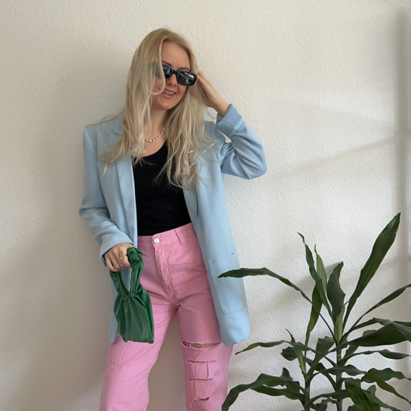 Louise Dammose — Bio Site