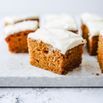 Pumpkin Spice Cake vom Blech mit Frischkäse-Frosting thumbnail