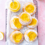 Hefeteig-Taler mit Lemon Curd thumbnail