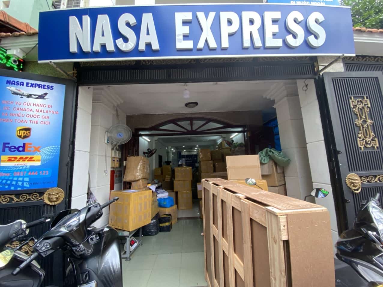 Bảng giá gửi hàng đi Canada tại TPHCM tháng 10/2025 thumbnail