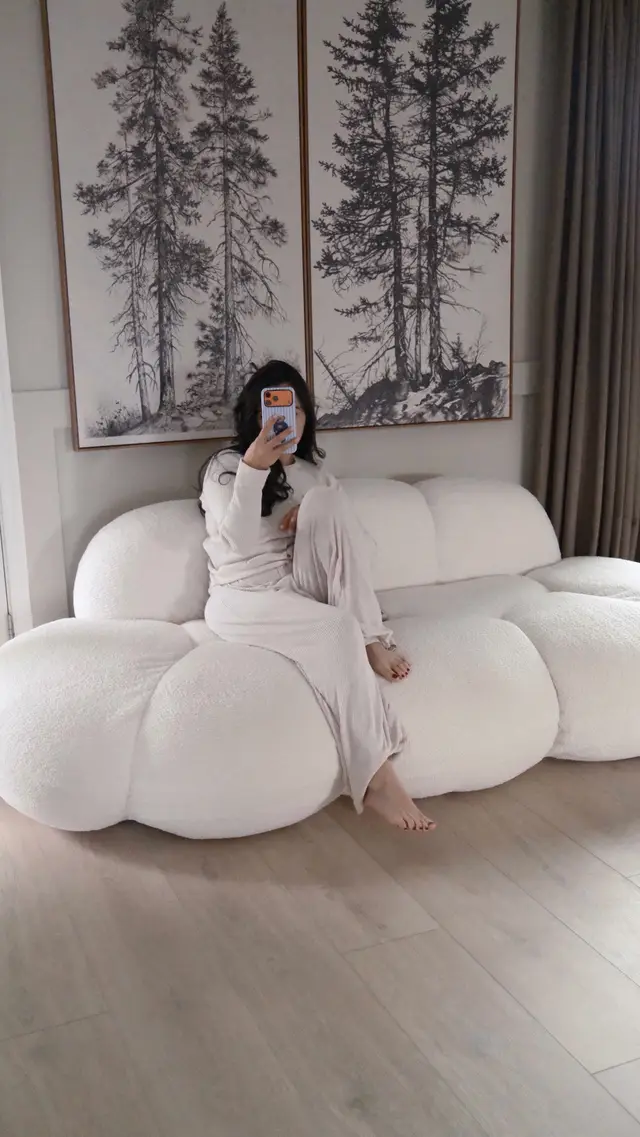 Comment SOFA and I’ll send you the links. 🫶 I’m obsessed with this cloud-style bouclé sofa — soft, modern, and perfect f