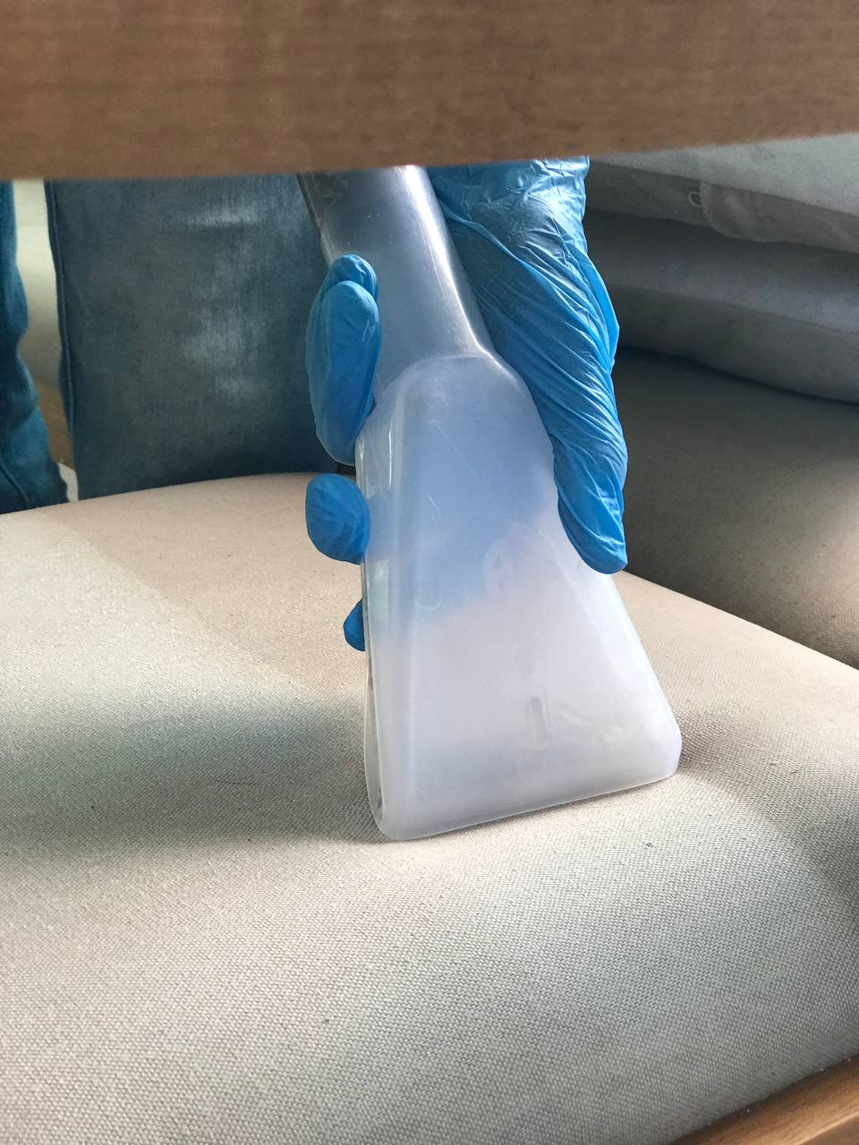 UTILIZAMOS APENAS PRODUTOS DE USO PROFISSIONAL ESPECIFICOS PRA CADA TIPO DE ESTOFADO! thumbnail