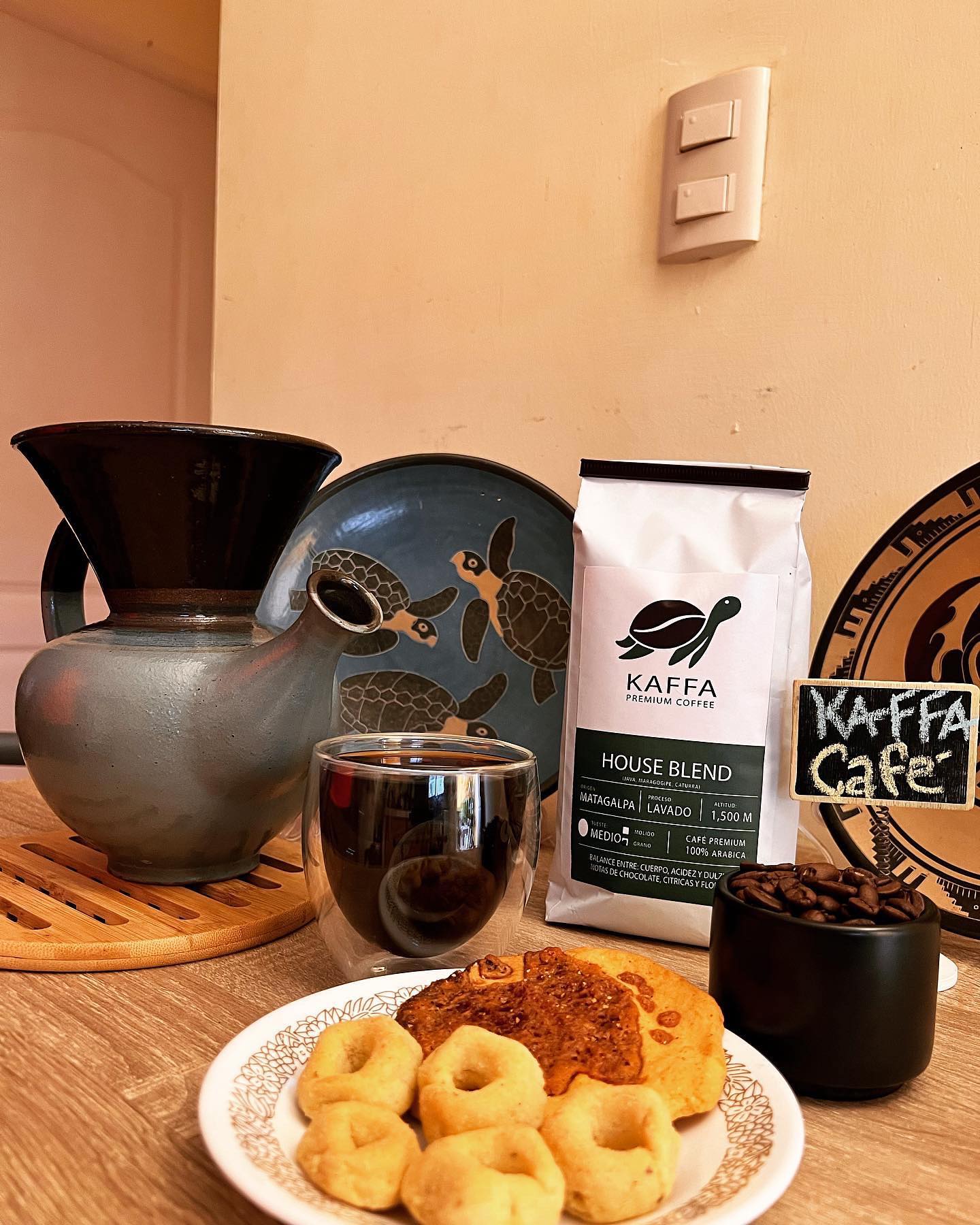 No hay mejor forma de relajarse, que con tu #cafe con #rosquillas .
@kaffacafenic te acompaña en cada #relax . 
Solicita