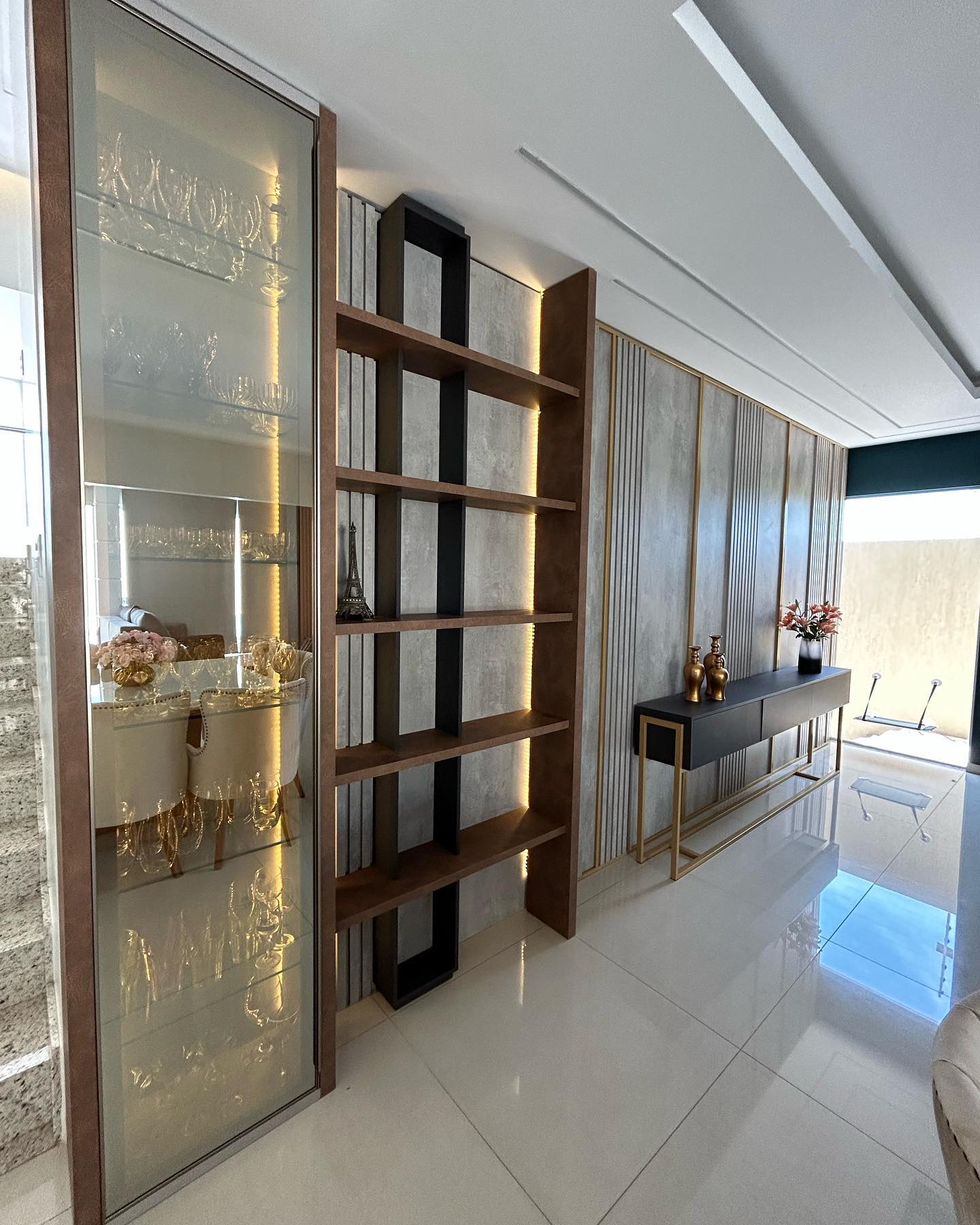 Já pensou ter seus planejados do jeitinho que você sonhou?

Aqui na Outline você pode! #cristaleira #mdfpersonalizado #m