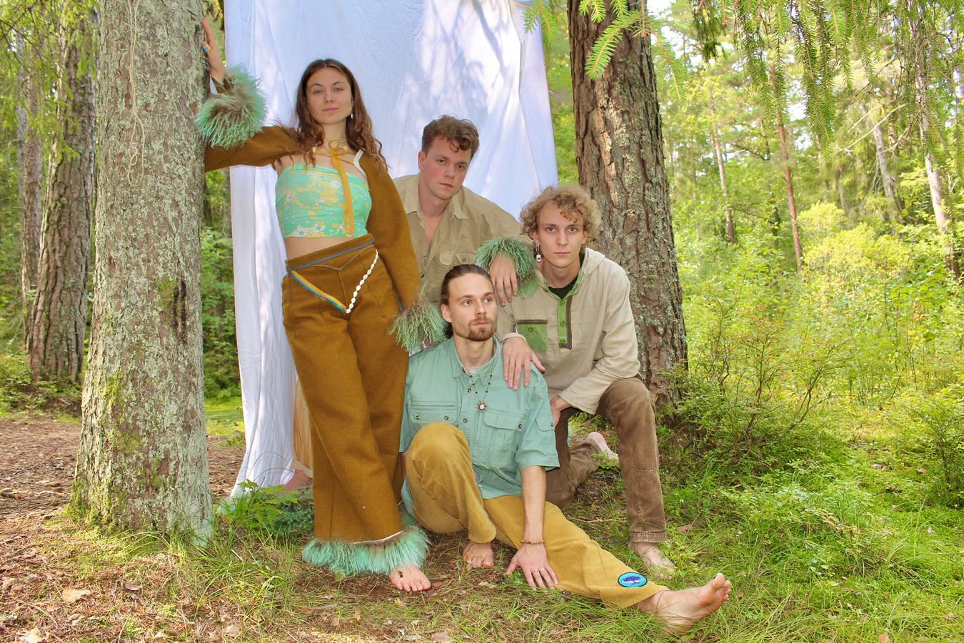 FARIN is soon coming to your nearest living room 💕👑directly from the forest meadow 

📷 @sjo.handmade