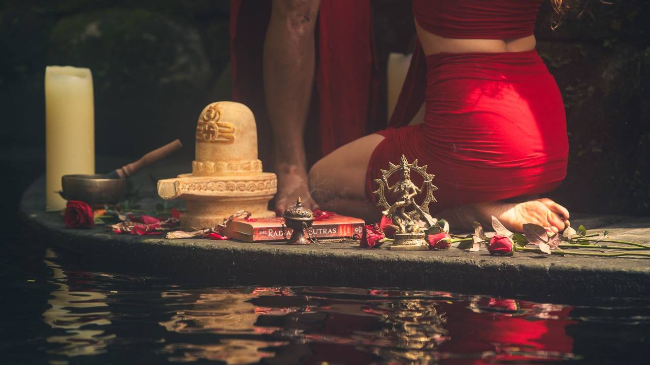 FREE list of THE Life-Changing Books on Tantra & Sacred Intimacy thumbnail