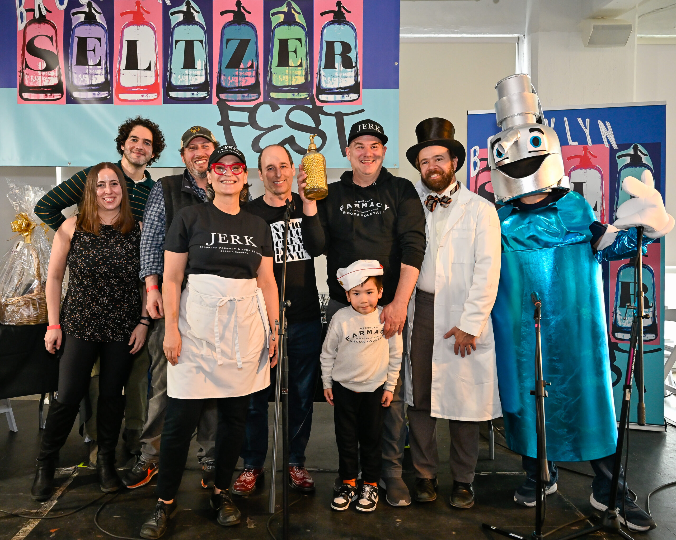 ✰PREMIUMBrooklyn bubbles over for SeltzerFest and Egg Cream competition thumbnail