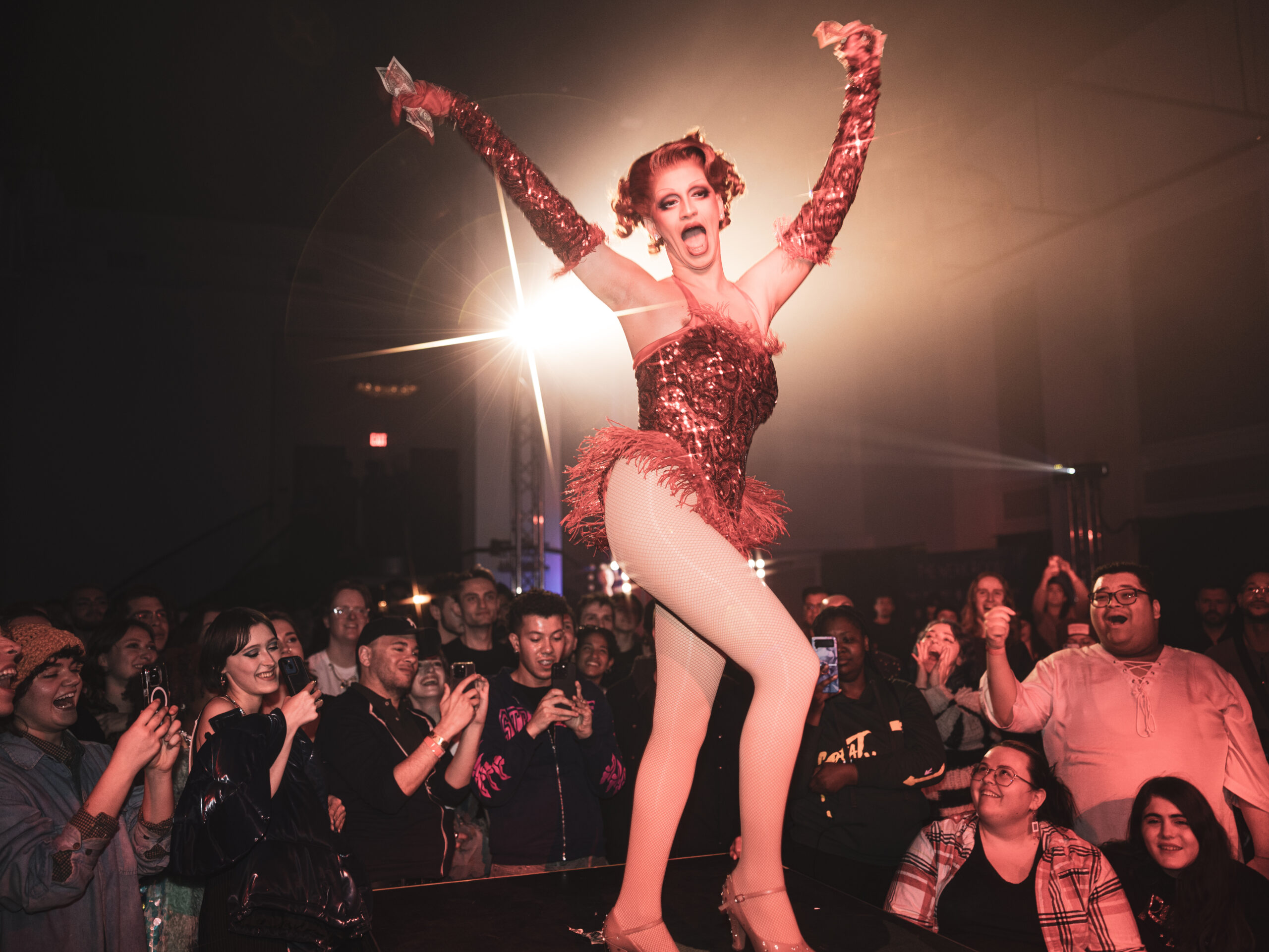 ✰PREMIUM‘Drag Race’ party blurs the boundary between screens and queens thumbnail