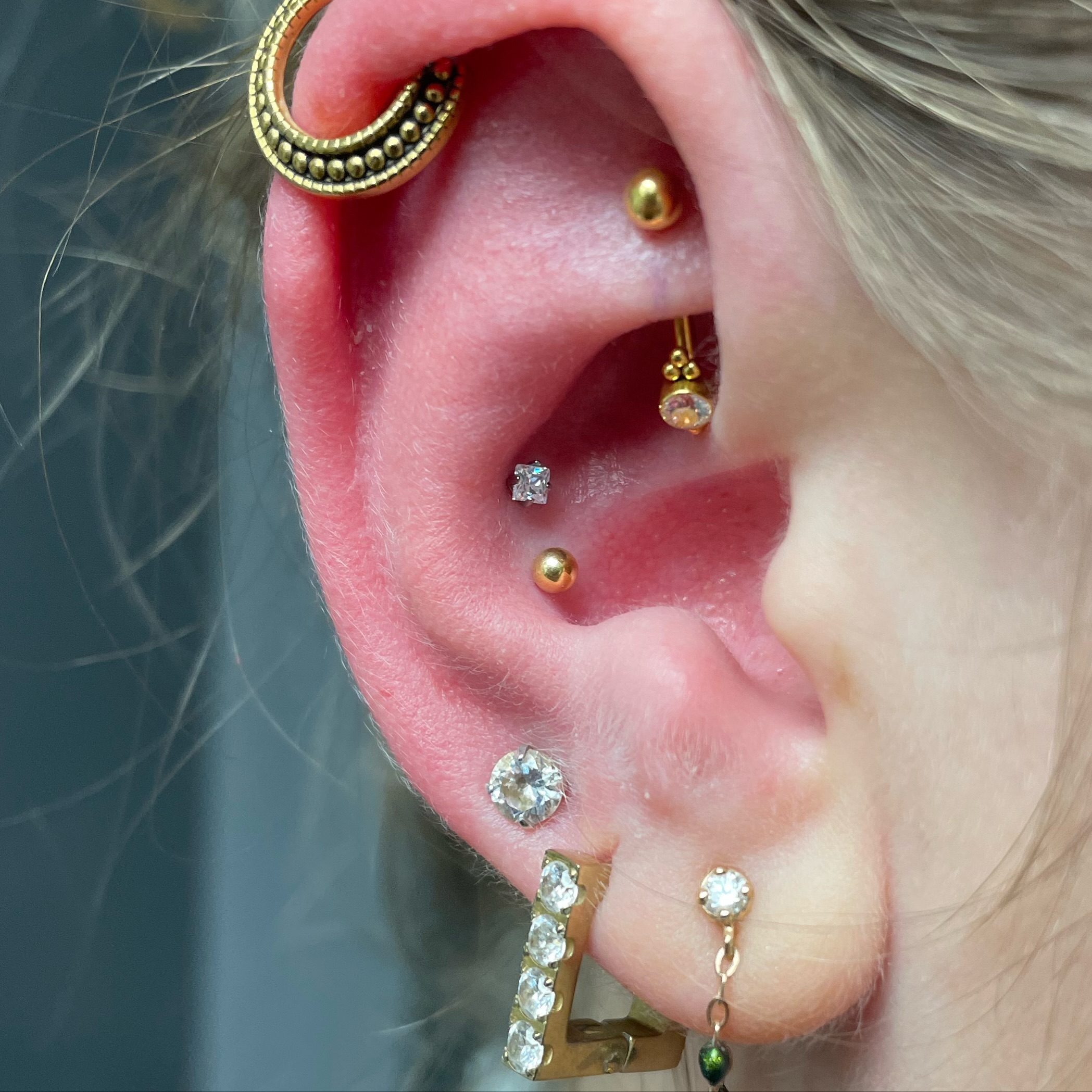 Double conch réalisé par @anna.tomic.piercing 

#helix #lobe #daith #flat #conch #conque #tragus #industriel #antihelix 