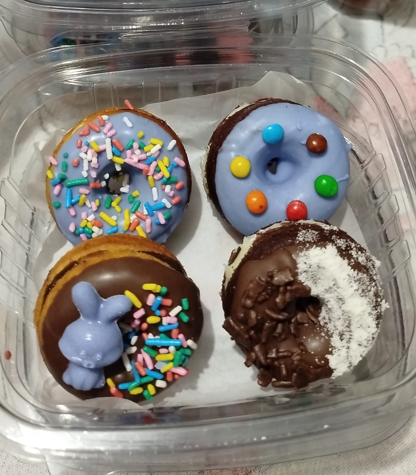 Caixinha com 4 Mini cake donuts gourmet recheado por 15$ thumbnail