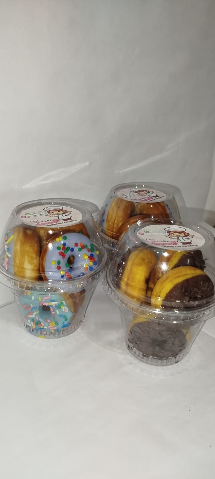 Copo de mini cake Donuts com 5 unidades por 10$ thumbnail