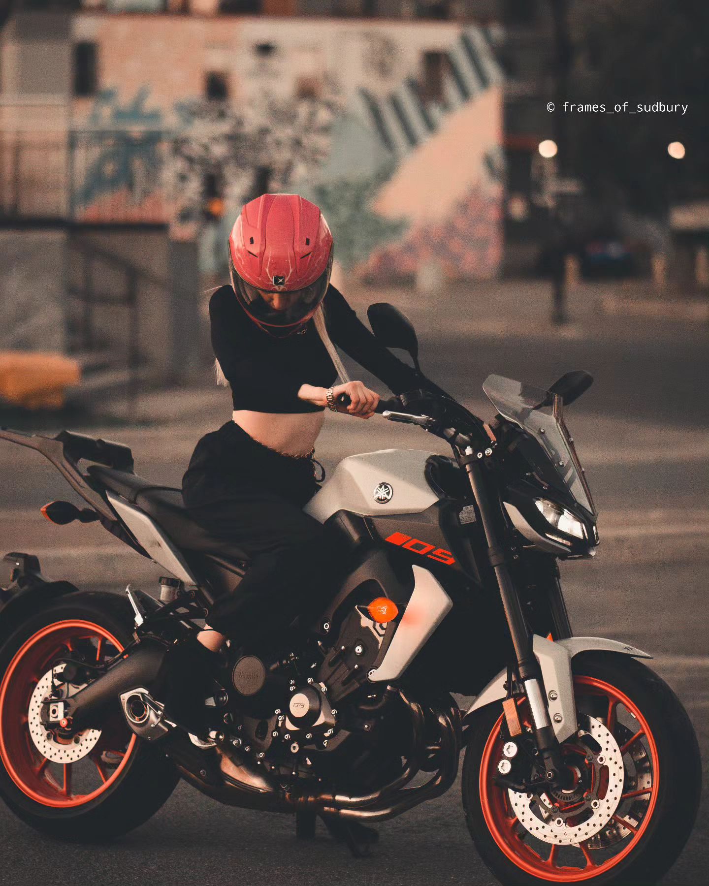 In frame @jaye.doubleyou 

#ridergram #ridersofcanada #bikergirls #bikerchick #bikergirl #hotmodel #moodybrown #mt09 #ya