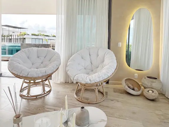 Designer Penthouse Mistiq | Sleeps +8 thumbnail