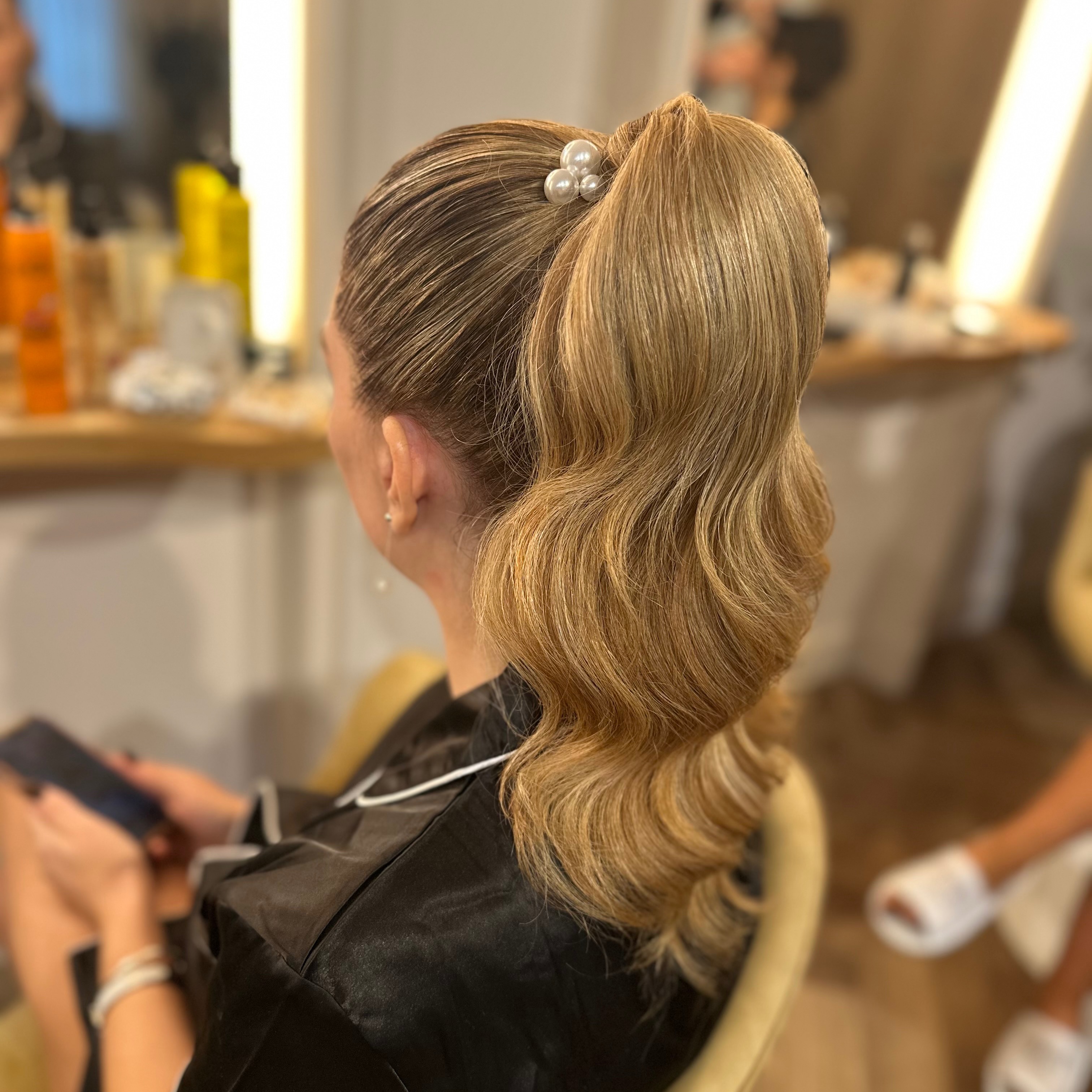 Hollywood waves thumbnail