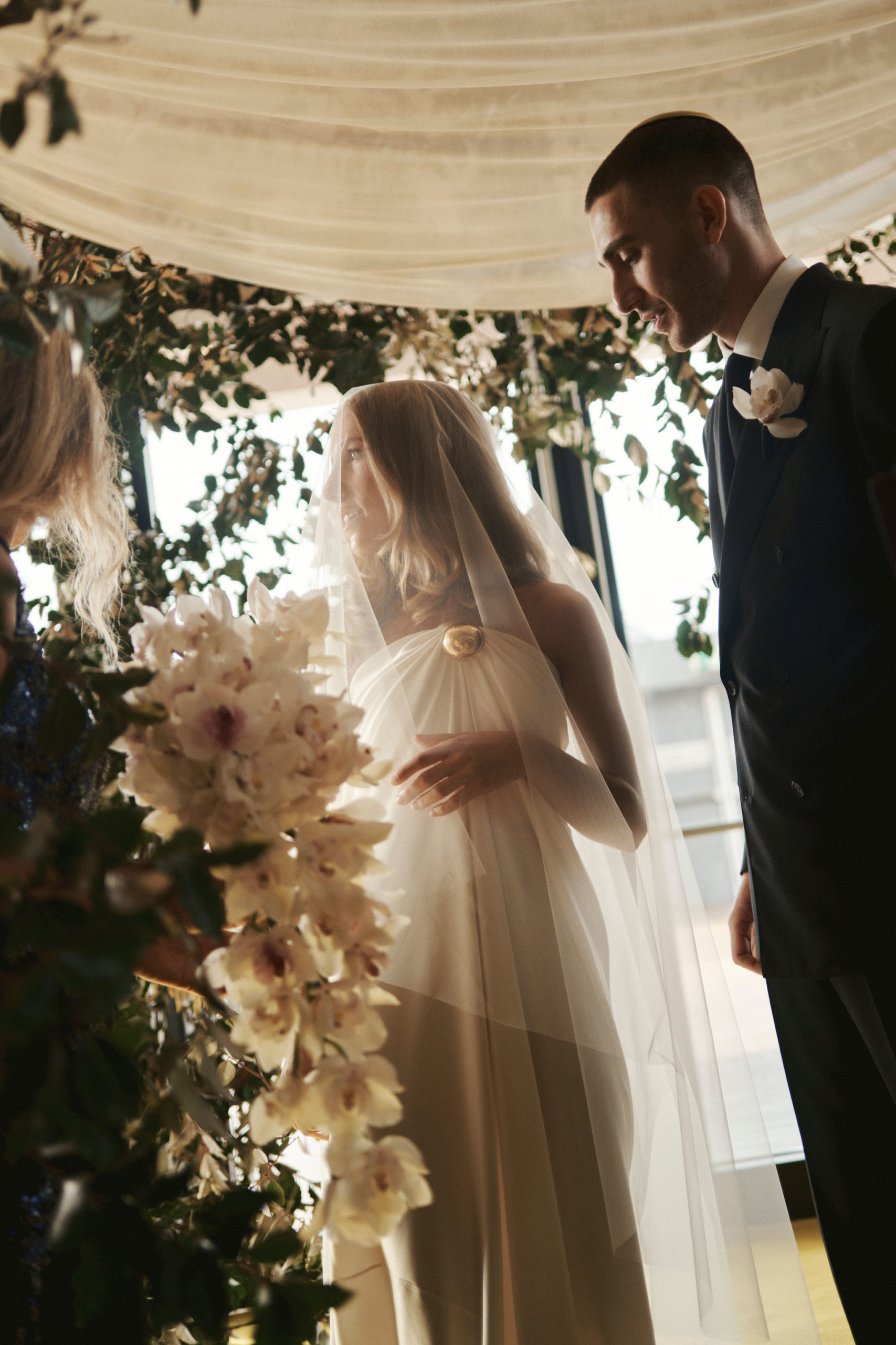 Modern Wedding at an Australian Art Museum | 100 Layer Cake thumbnail