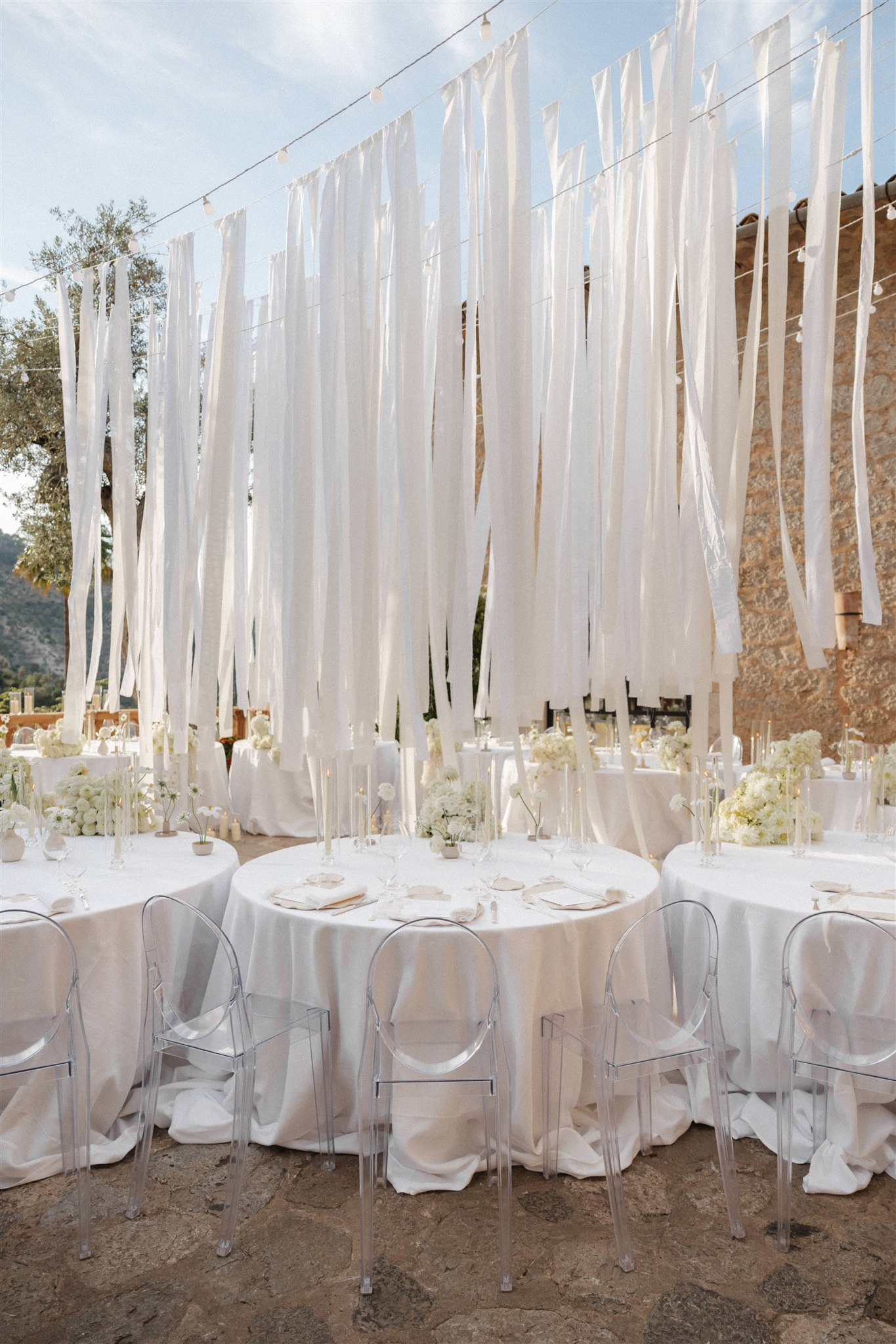 Destination Wedding in Mallorca | Pantone’s Cloud Dancer thumbnail