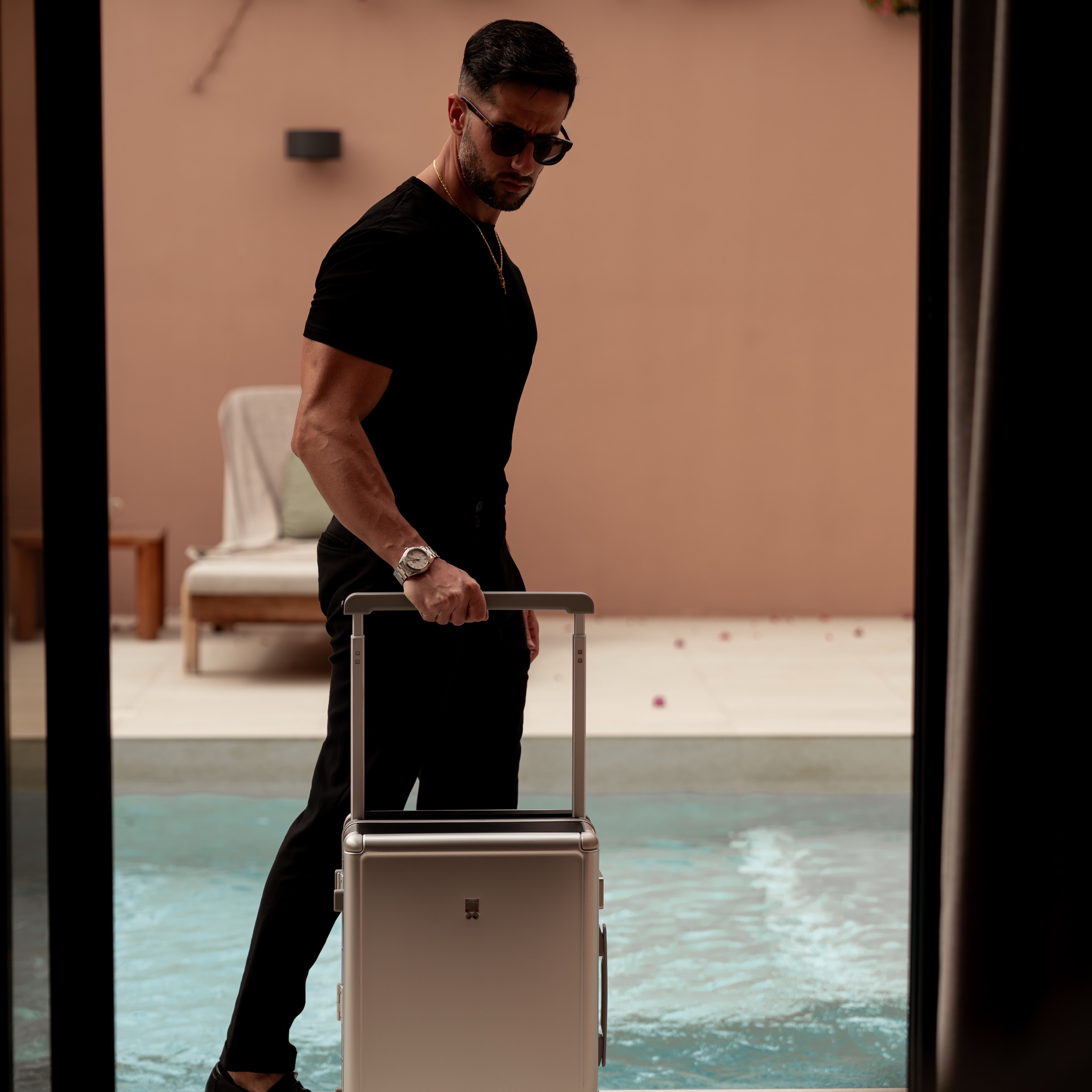 10% OFF luggage thumbnail