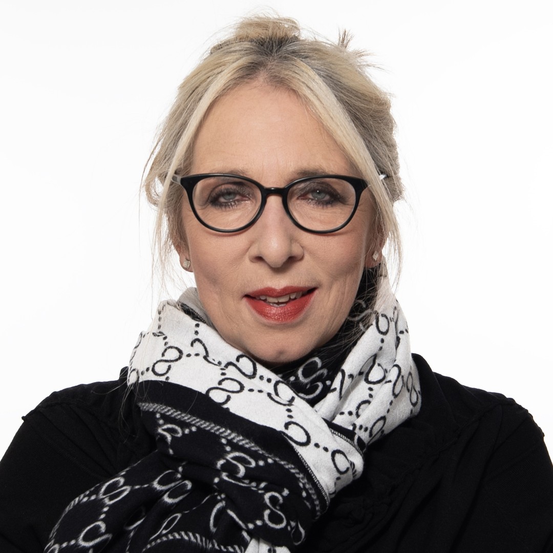 “Joanne Topper prepares and puts her craft together so beautifully, I felt so safe, so honored, and so taken care of.” —