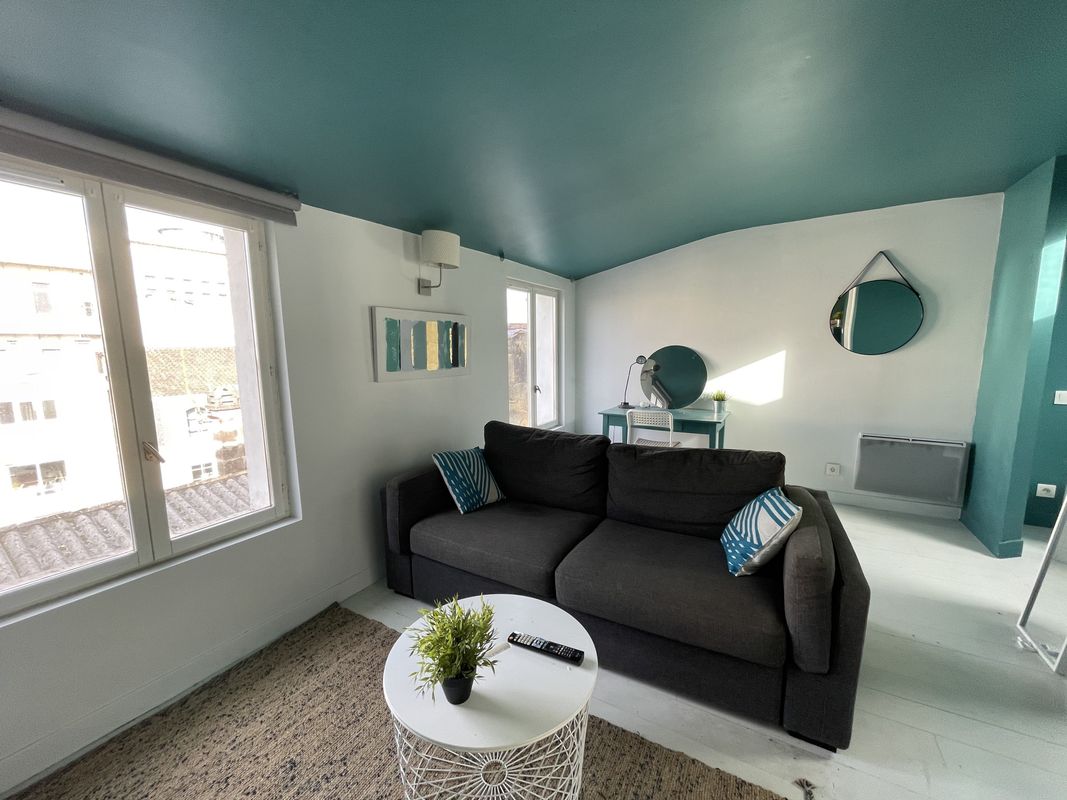 NEW - À LOUER  thumbnail